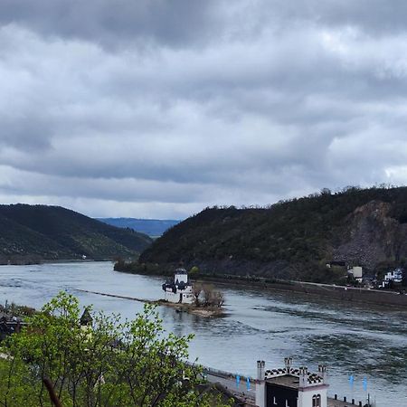 Direkt Am Rhein Mit Burgblick Nahe Rheinsteig Bis 8 Personen, 2 Baeder, 4 Zimmer, Kueche, Netflix Kaub Exterior foto